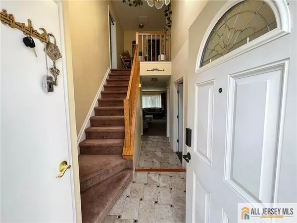 South Brunswick, NJ 08810,15 Jeffrey CIR