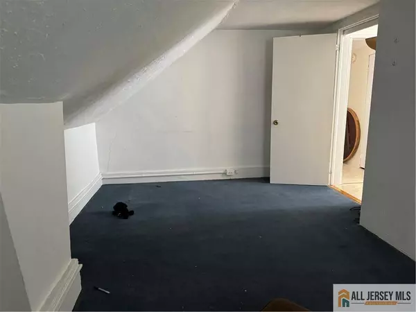 Highland Park, NJ 08904,423 Cedar AVE #3