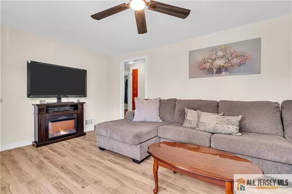 Middlesex, NJ 08846,513 Howard AVE