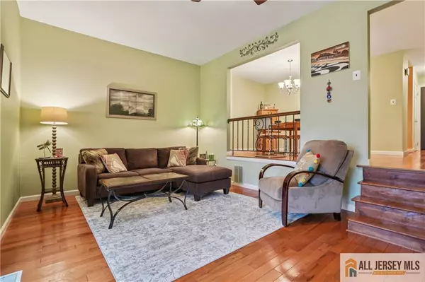 Edison, NJ 08820,74 Pheasant RUN