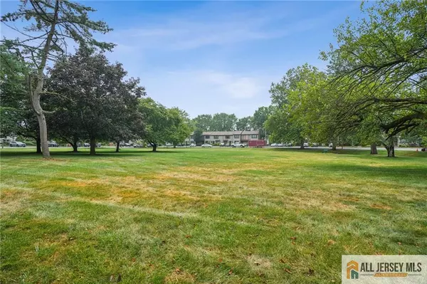 Edison, NJ 08820,74 Pheasant RUN