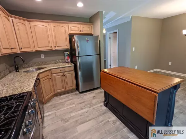 South Brunswick, NJ 08852,1214 Holly CT