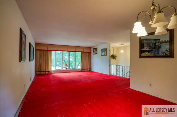 North Brunswick, NJ 08902,936 Patton ST