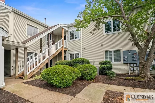 Monroe, NJ 08831,90 Winthrop RD #90H