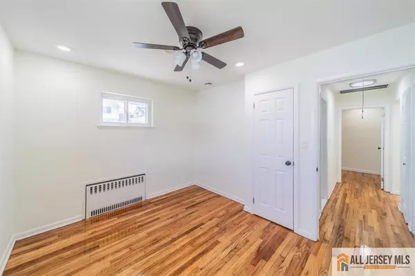 Iselin, NJ 08830,27 Eagle ST