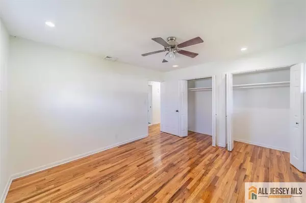 Iselin, NJ 08830,27 Eagle ST