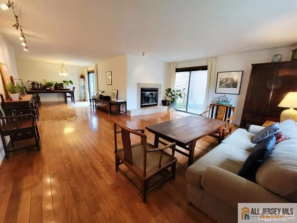 East Brunswick, NJ 08816,41 Ardsley CT