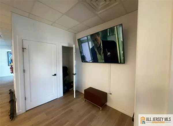 East Brunswick, NJ 08816,435 State Route 18