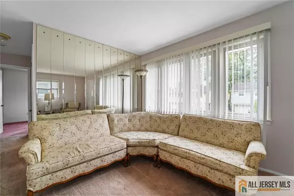 Iselin, NJ 08830,199 E Louis PL