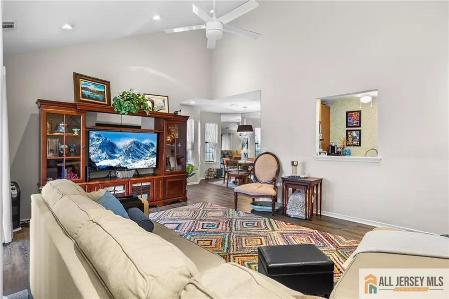 1511 Pebble PL #1511, Sayreville, NJ 08859