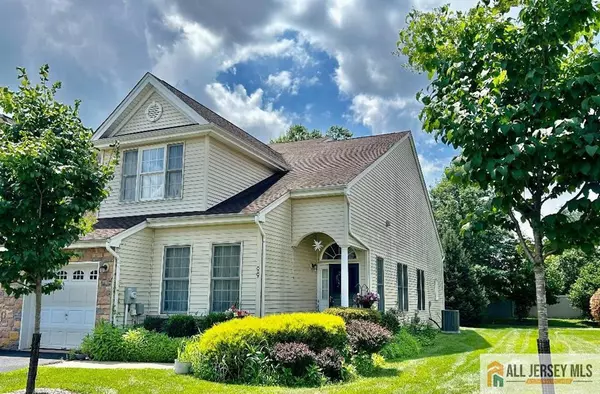 99 Saratoga CT, Franklin, NJ 08873
