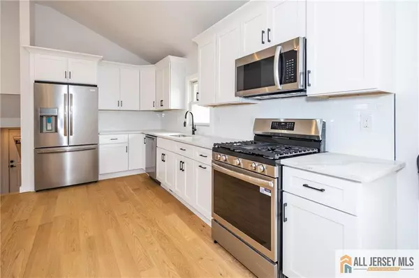 Fords, NJ 08863,4 Carr PL