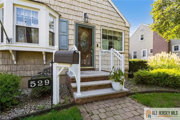 Dunellen, NJ 08812,529 4th ST