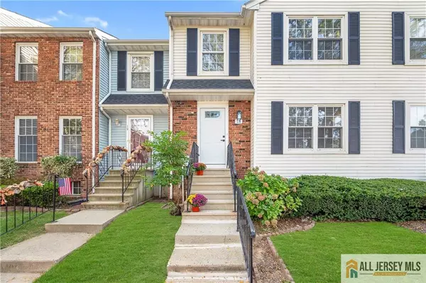 18 Delikat LN, Sayreville, NJ 08872