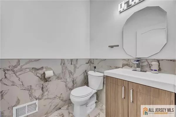 South Plainfield, NJ 07080,1010 Margaret CT