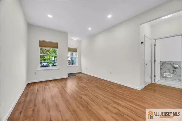 South Plainfield, NJ 07080,1010 Margaret CT