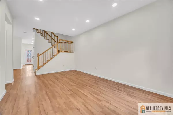 South Plainfield, NJ 07080,1010 Margaret CT