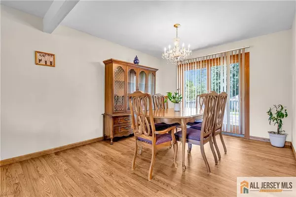 Edison, NJ 08820,8 Whitehall AVE