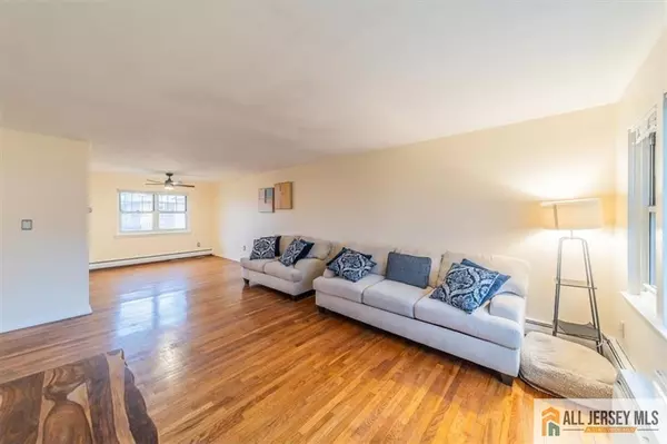 East Windsor, NJ 08512,132 The Orchard #L