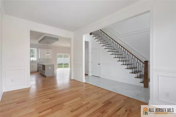 Edison, NJ 08817,19 Fairfax RD