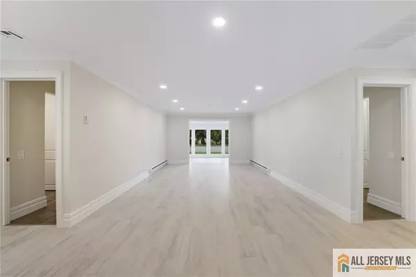 Monroe, NJ 08831,172 Warren RD #172A