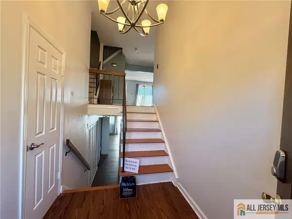 North Brunswick, NJ 08902,2905 N Oaks BLVD