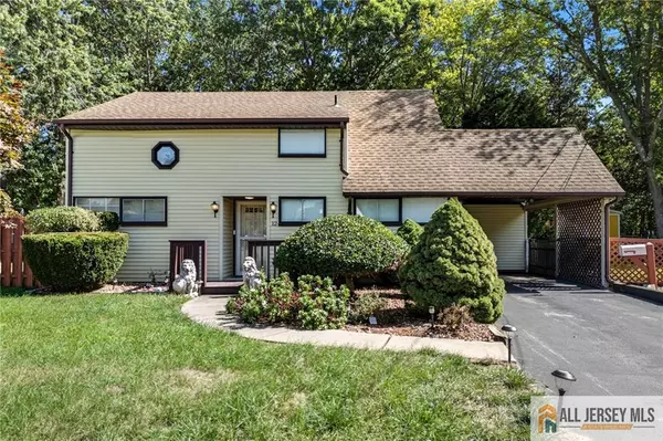 12 Grove LN, Old Bridge, NJ 08857