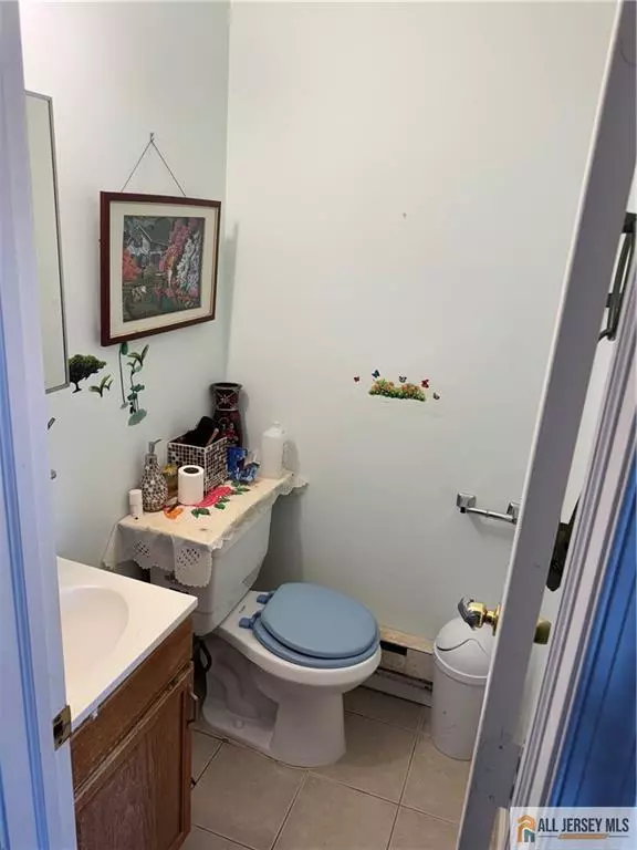 Carteret, NJ 07008,33 Mercer ST