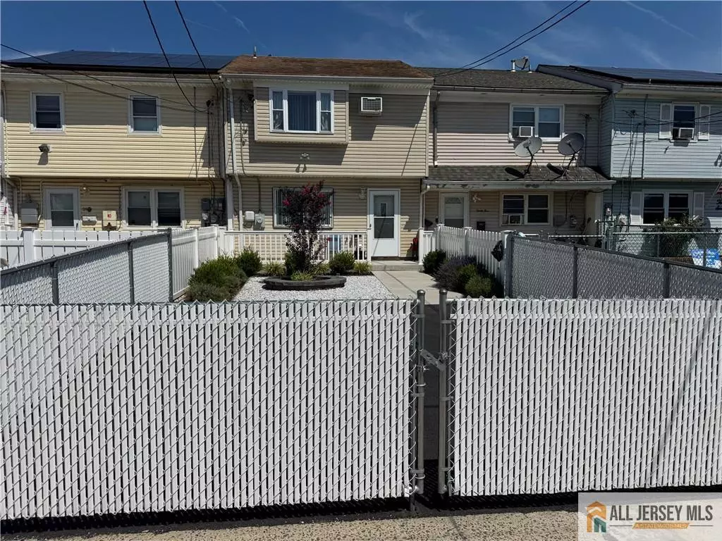 Carteret, NJ 07008,33 Mercer ST