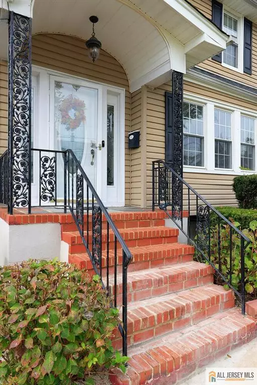 Edison, NJ 08837,23 Edgegrove ST