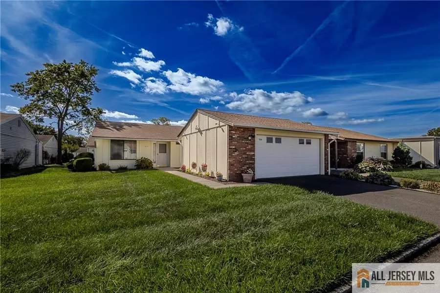 30 Larch PLZ #A, Monroe, NJ 08831