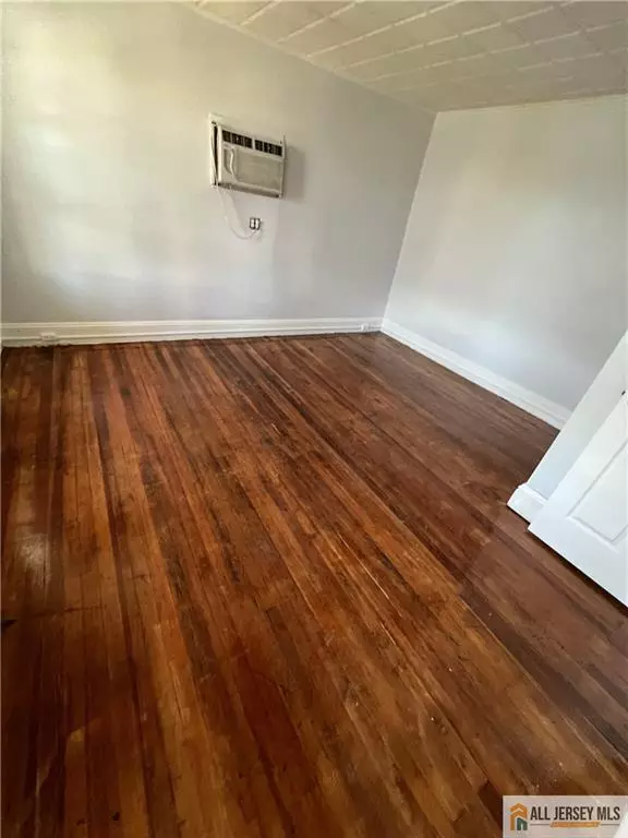 Perth Amboy, NJ 08861,361 Prospect ST