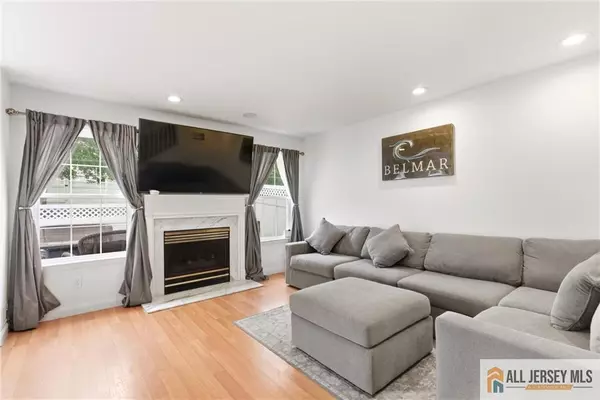 East Brunswick, NJ 08816,207 Windsong CIR #4