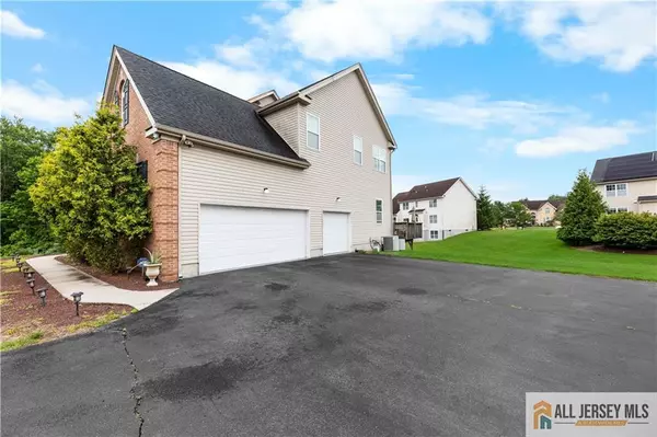 South Brunswick, NJ 08852,6 Monet CT