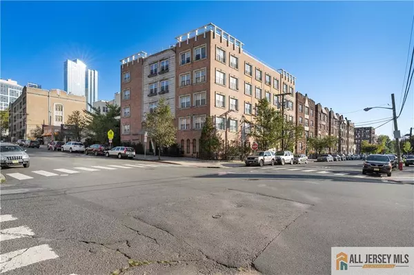 Jersey City, NJ 07306,45 Broadway AVE #302