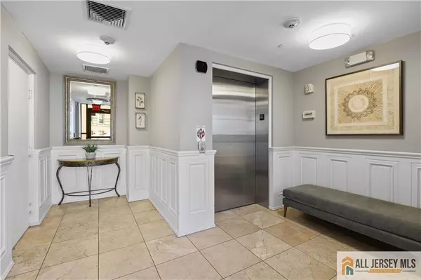 Jersey City, NJ 07306,45 Broadway AVE #302