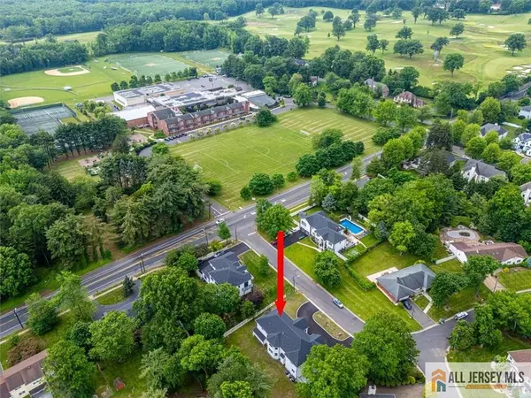 Edison, NJ 08820,4 Hemlock DR