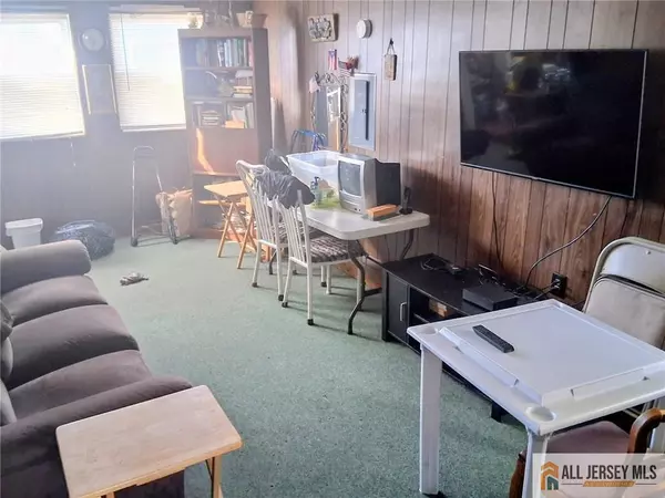 Carteret, NJ 07008,140 Whitman ST