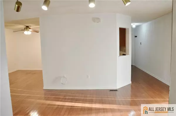 Sayreville, NJ 08859,87 Farnham SQ #287