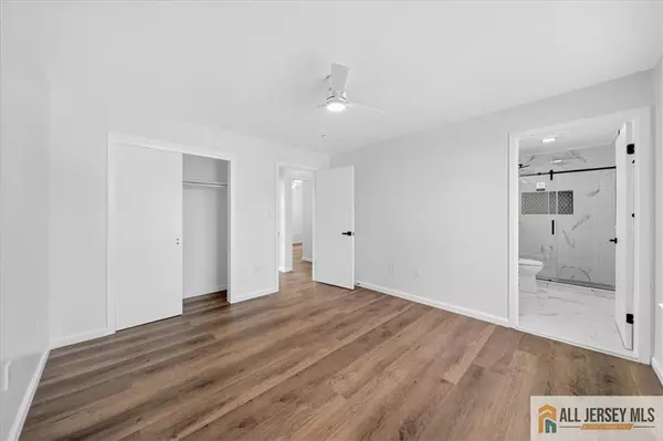 Carteret, NJ 07008,19 Harris ST