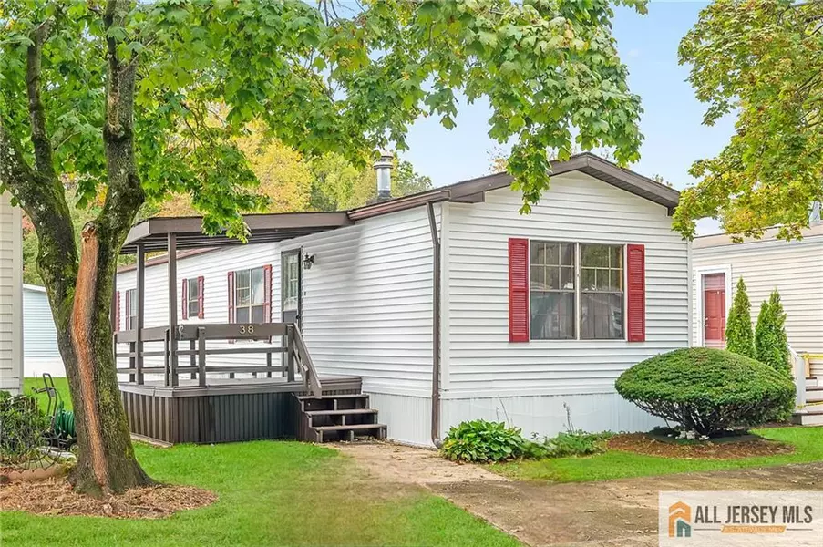 38 Longfellow RD, North Brunswick, NJ 08902