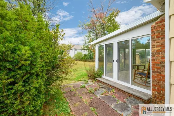 Colonia, NJ 07067,12 W Clark PL