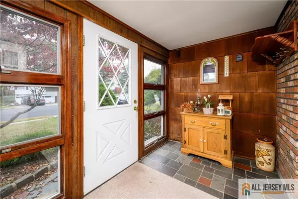 Colonia, NJ 07067,12 W Clark PL