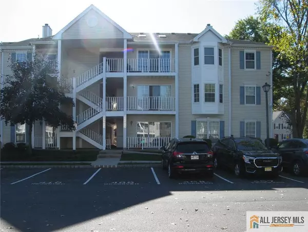 152 Darwin LN, North Brunswick, NJ 08902