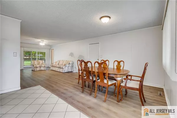 South Brunswick, NJ 08824,10 Tyndall RD