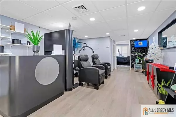 South Plainfield, NJ 07080,307 Oak Tree AVE