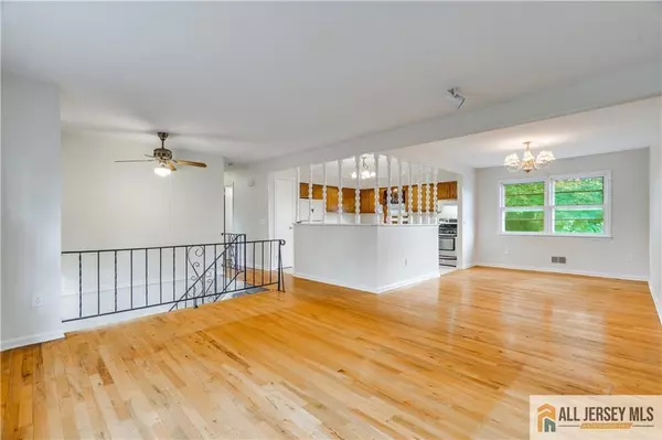 Middlesex, NJ 08846,106 Farragut AVE