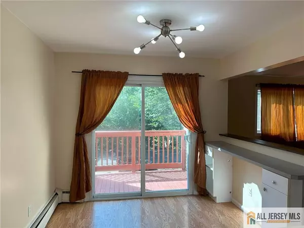 East Brunswick, NJ 08816,2 Lake AVE #7B