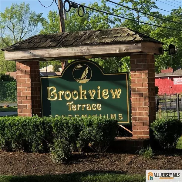 Spotswood, NJ 08884,289 Main ST #9R