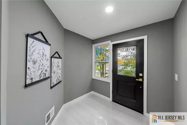 South Amboy, NJ 08879,498 Alpine ST